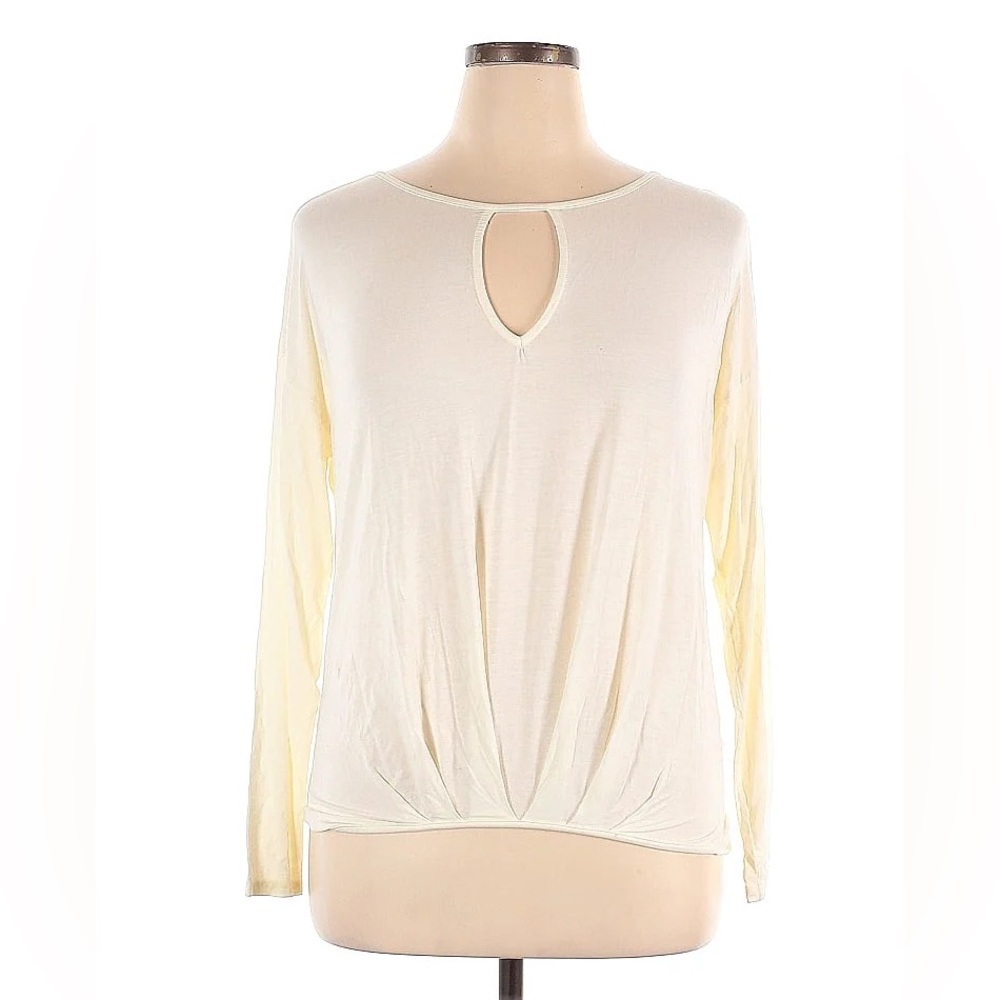 NEW WITH TAGS  MICHAEL STARS  LONG SLEEVE KEYHOLE TOP IN CREAM!!!